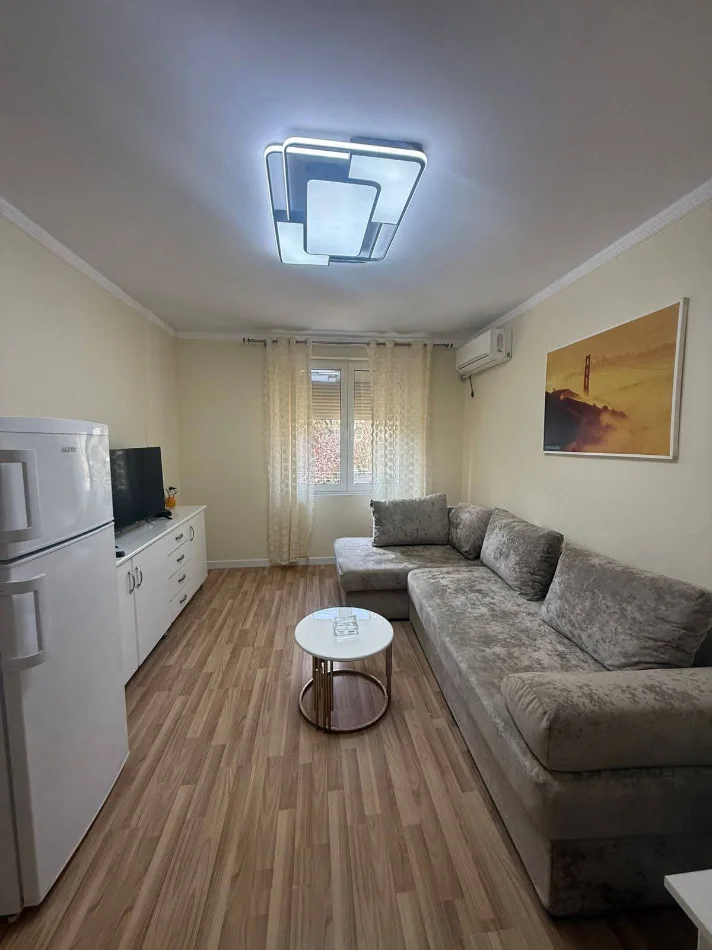 Tirane, jepet me qera apartament 1+1 Kati 2, 65 m² 500 € (Stadiumi Dinamo)