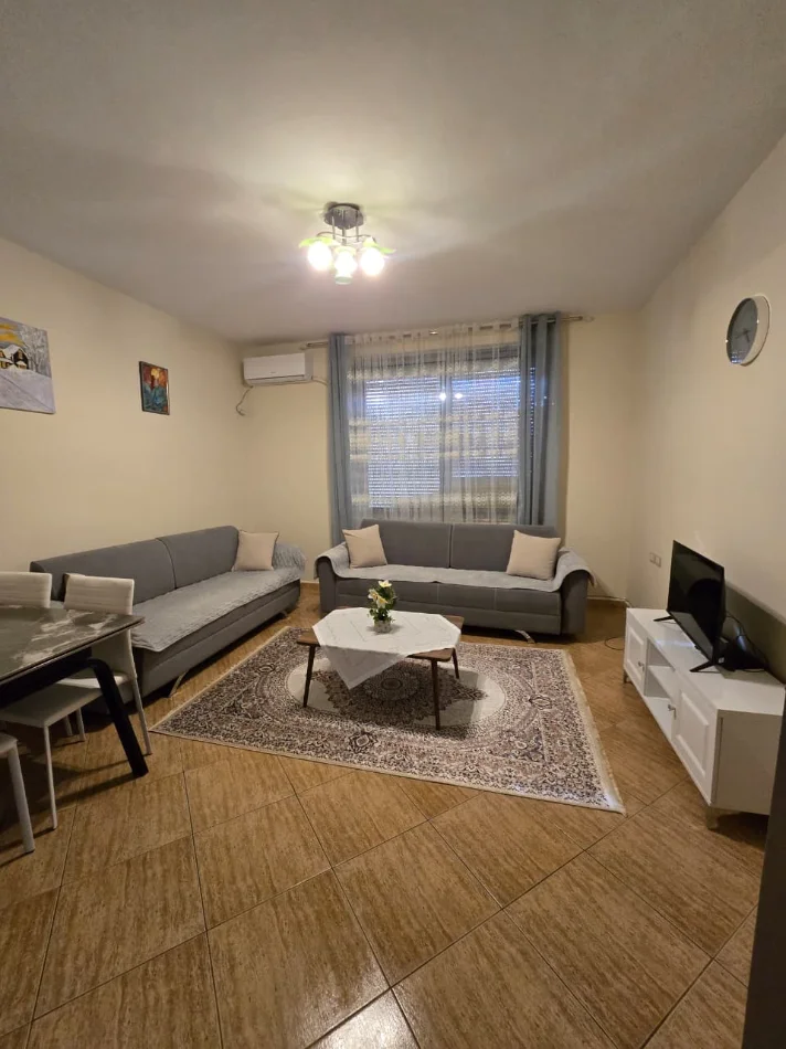 Tirane, jepet me qera apartament 2+1 Kati 5, 105 m² 800 € (Rruga e Kosovareve)