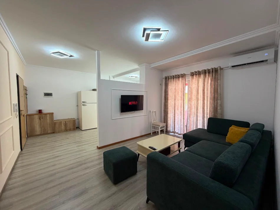 Tirane, jepet me qera apartament 1+1 Kati 4, 70 m² 500 € (Oxhaku)