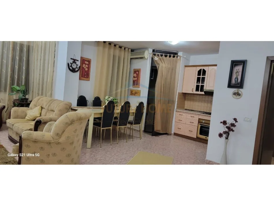 Tirane, jepet me qera apartament 2+1 Kati 8, 108 m² 900 € (Blloku)