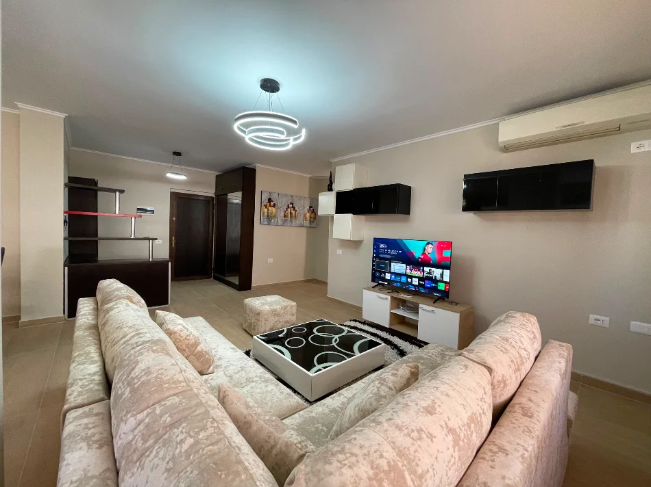 Tirane, jepet me qera apartament 2+1 Kati 3, 110 m² 800 € (Komuna e Parisit)