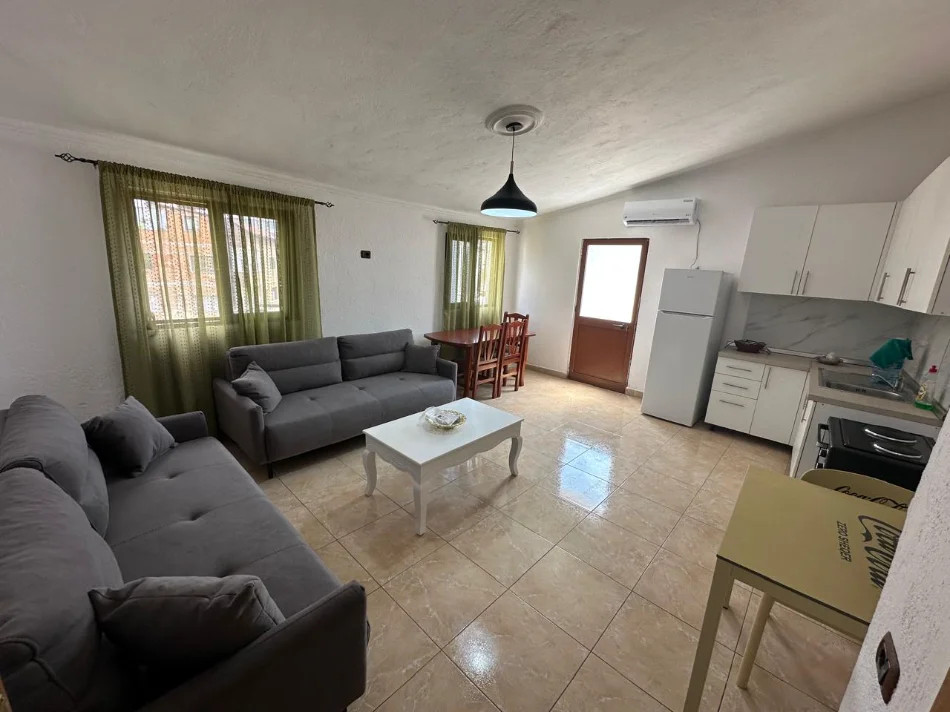 Tirane, jepet me qera apartament 2+1+Ballkon Kati 4, 80 m² 500 € (Rruga e Durresit)