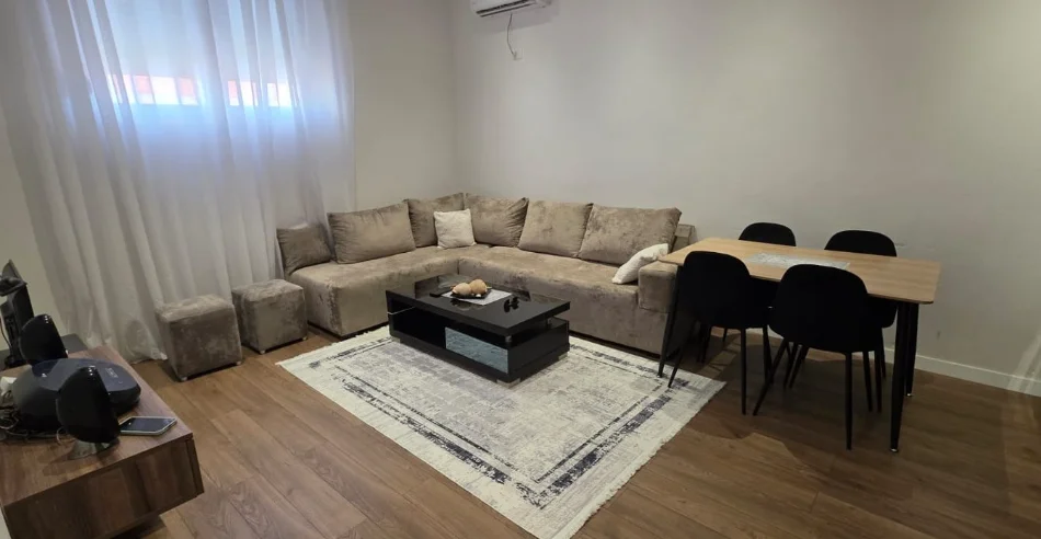 Tirane, jepet me qera apartament 2+1 , 90 m² 800 € 