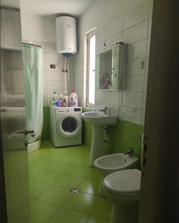 Tirane, jepet me qera apartament 1+1+Ballkon, 450 euro (Yzberisht)
