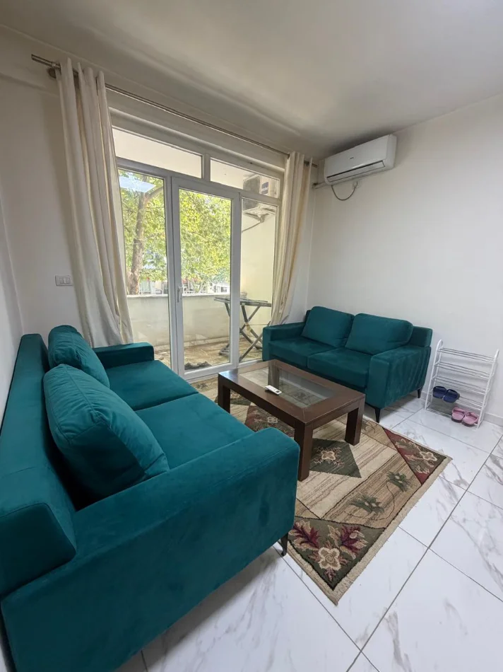 Tirane, jepet me qera apartament 2+1+Ballkon Kati 2, 75 m² 600 € (Rruga Dibres ,prane “Fakultetit te Mjeksise)