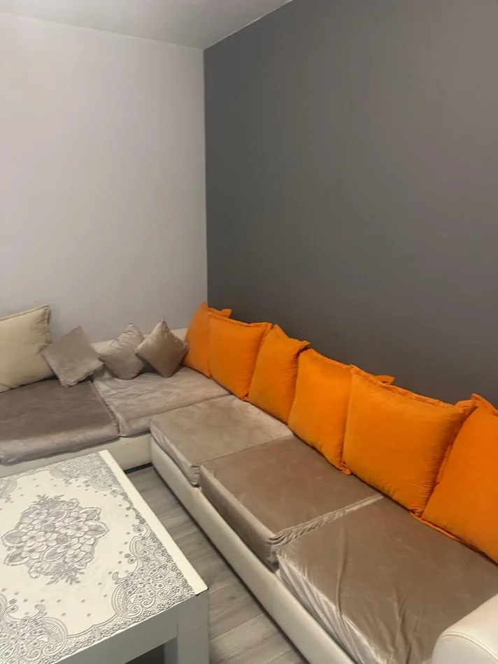 Tirane, jepet me qera apartament 2+1 , 90 m² 650 € 