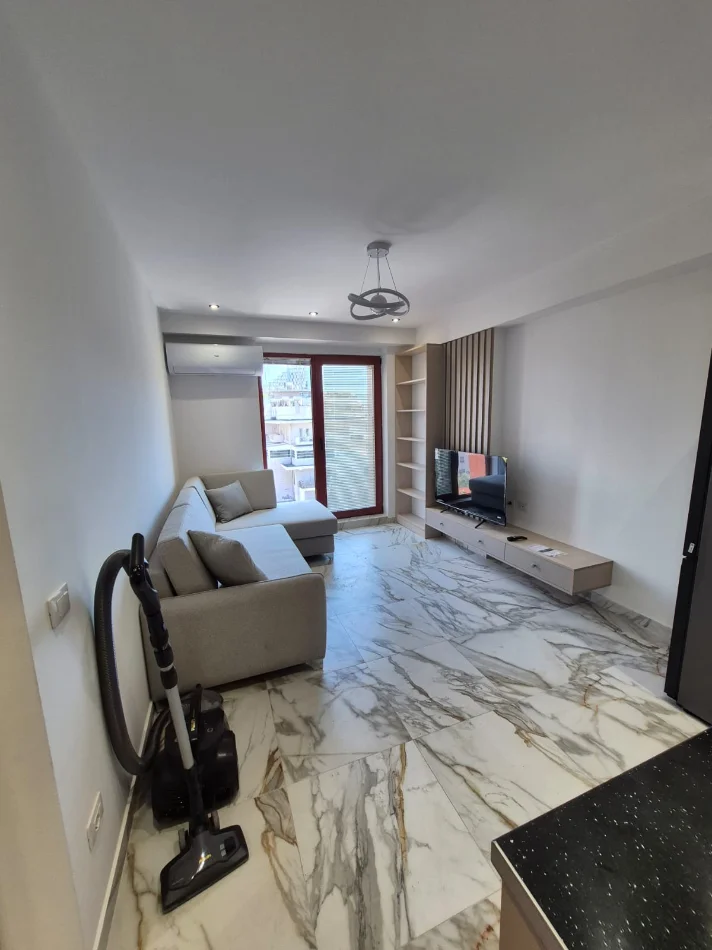 Tirane, jepet me qera apartament 1+1 Kati 7, 70 m² 750 € (Rruga e Kavajes)