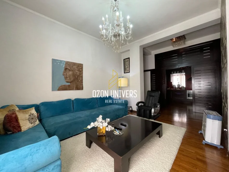 Tirane, jepet me qera për banim ose biznes ,2+1+Ballkon Kati 3, 120 m² 1200 € (Qendër)