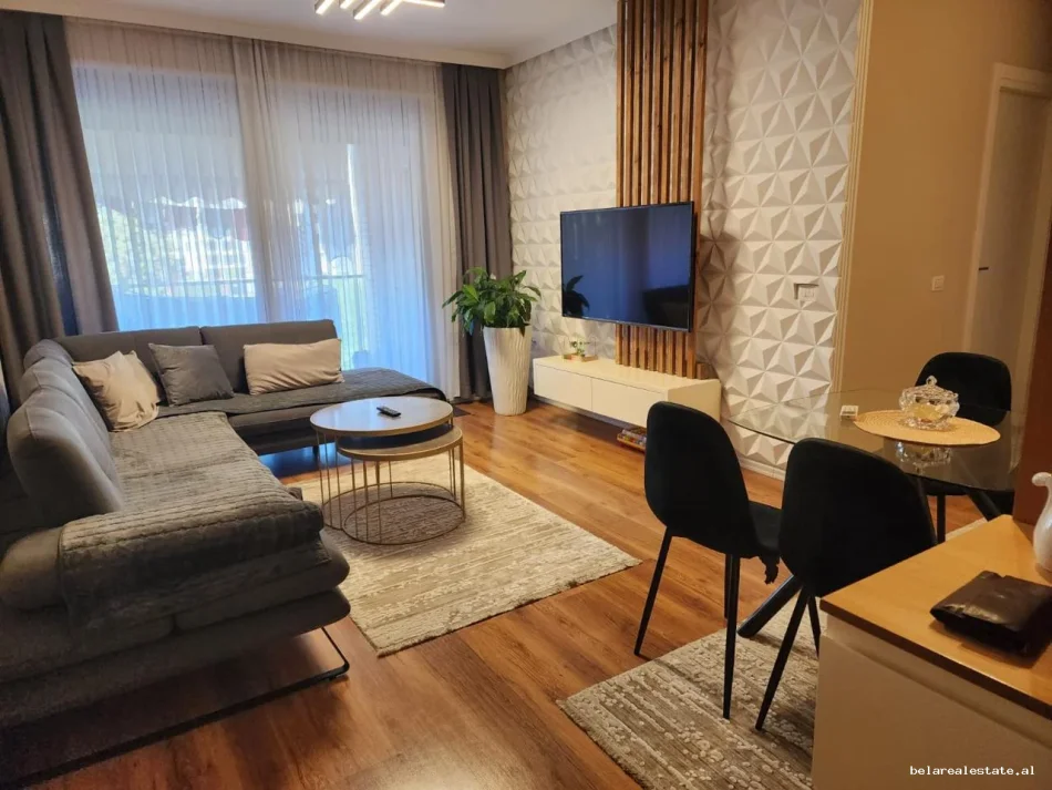 Tirane, jepet me qera apartament 2+1+Ballkon Kati 3, 95 m² 1.000 € (Don Bosko)