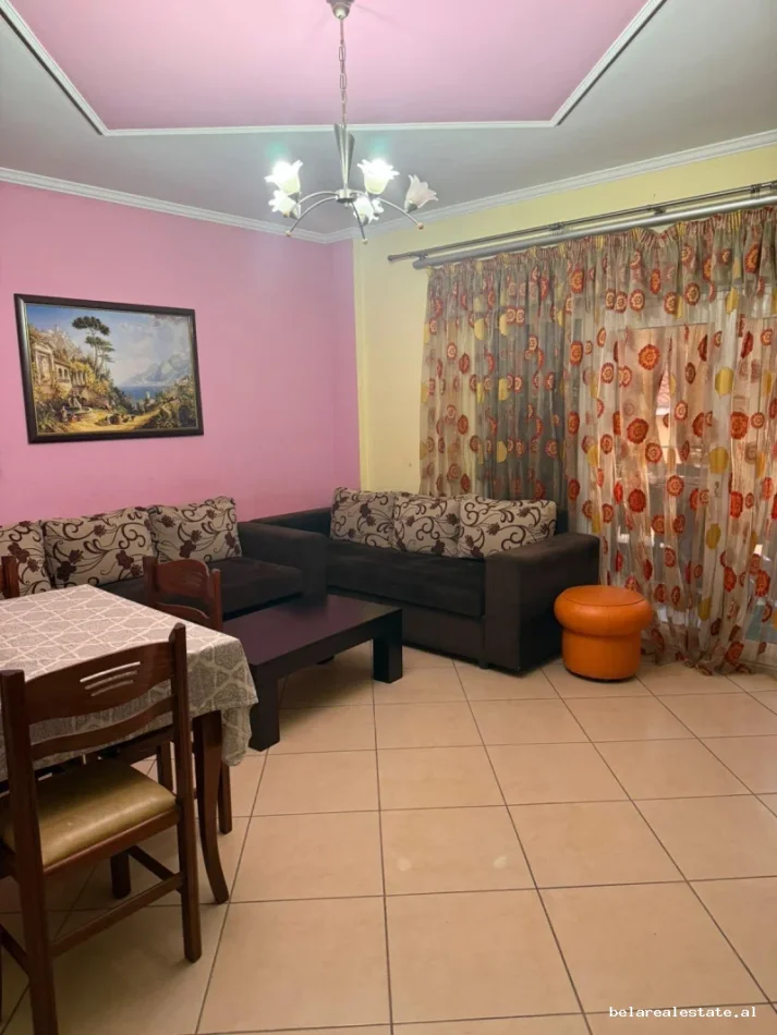Tirane, jepet me qera apartament 1+1+Ballkon Kati 2, 75 m² 580 € (21 Dhjetori)