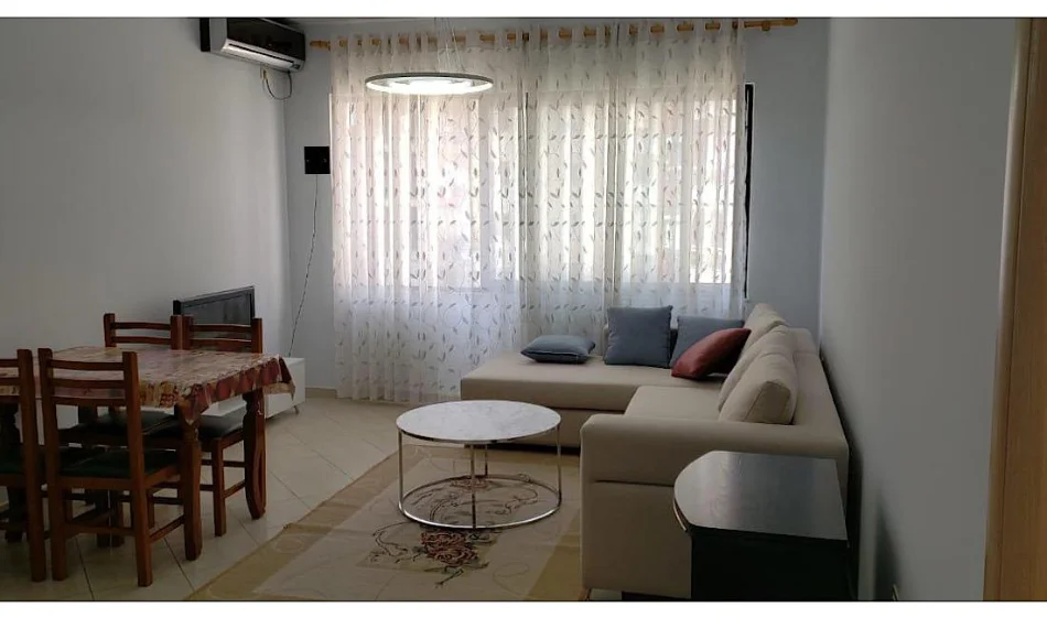Tirane, jepet me qera 1+1 Kati 3, 65 m² 450 € 