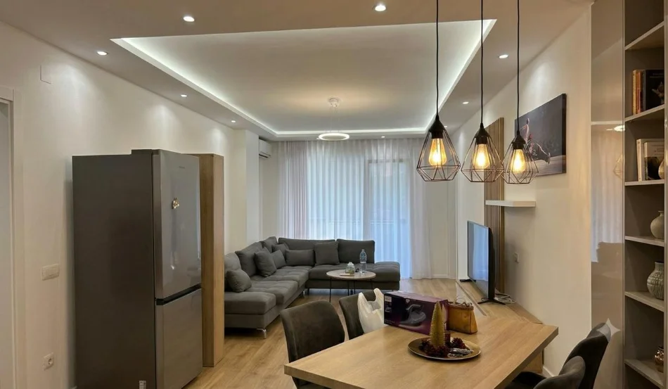 Tirane, jepet me qera apartament 1+1 Kati 1, 70 m² 650 € 