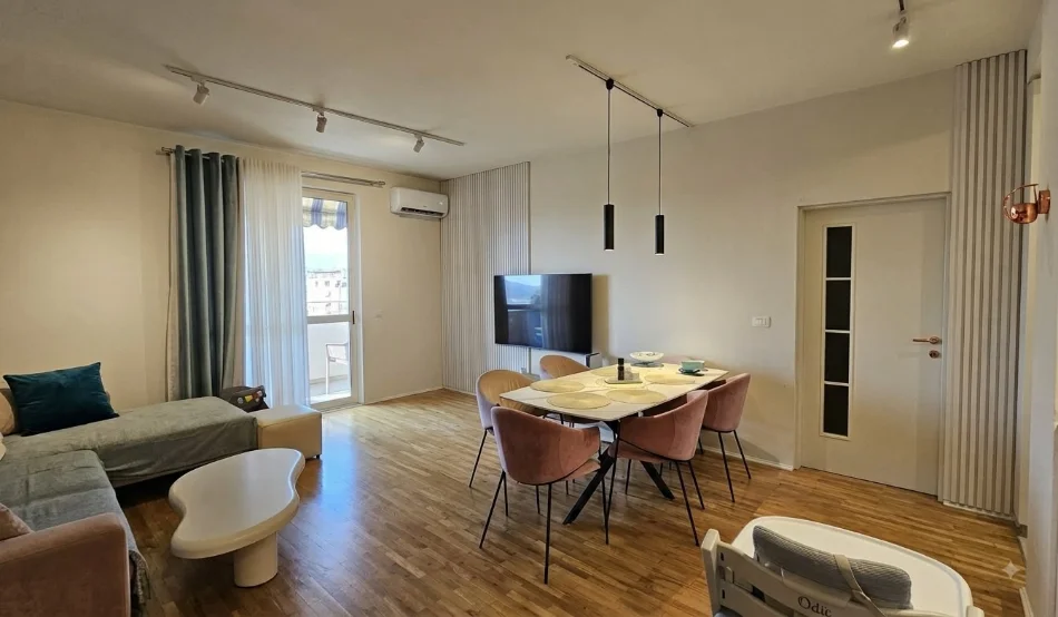 Tirane, jepet me qera apartament 2+1 Kati 8, 120 m² 950 € 