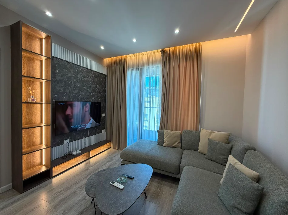 Tirane, jepet me qera apartament 1+1 Kati 3, 70 m² 800 € (Komuna e Parisit)