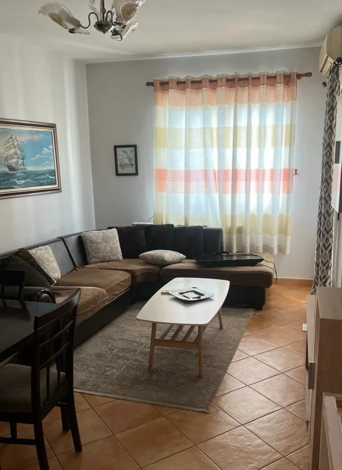 Tirane, jepet me qera apartament 1+1 , 70 m² 400 € 