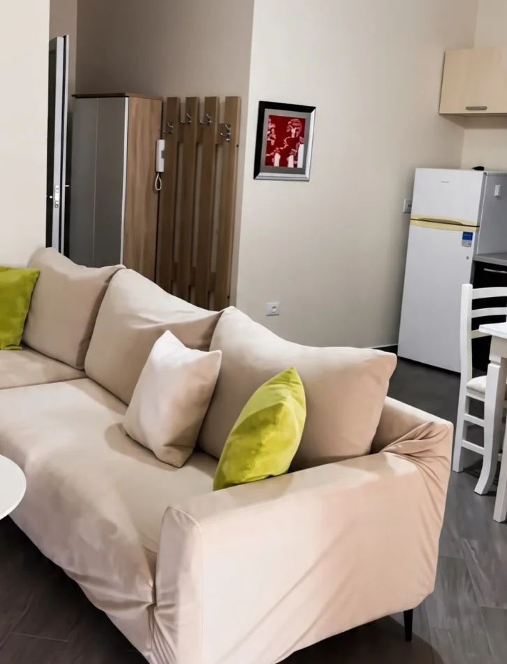 Tirane, jepet me qera apartament 1+1 , 70 m² 450 € 