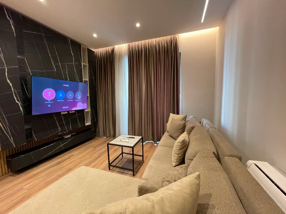 Tirane, jepet me qera apartament 1+1 Kati 1, 70 m² 800 € (Komuna e Parisit)