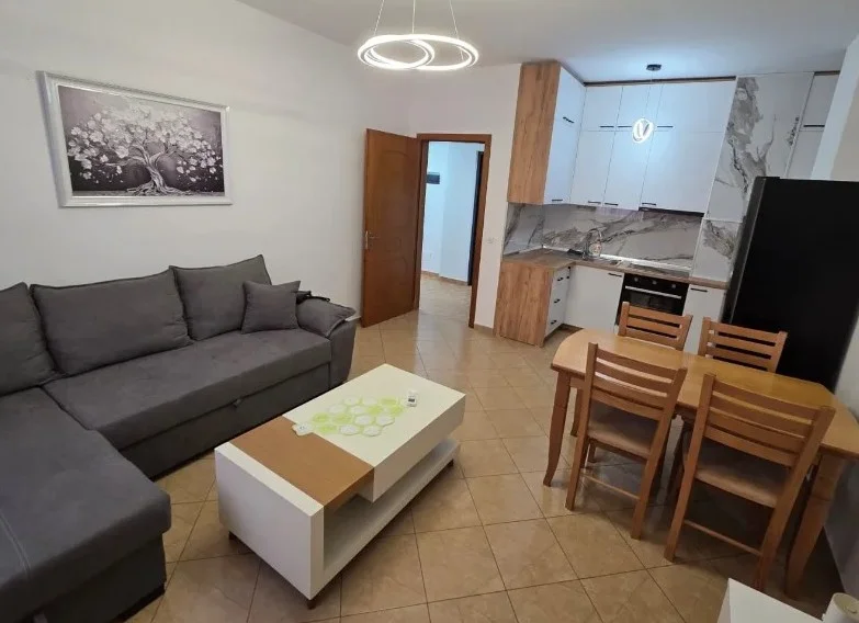 Tirane, jepet me qera apartament 1+1 , 66 m² 500 € 
