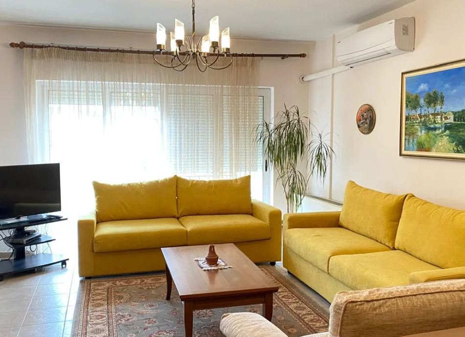 Tirane, jepet me qera apartament 3+1 , 150 m² 135.000 € 
