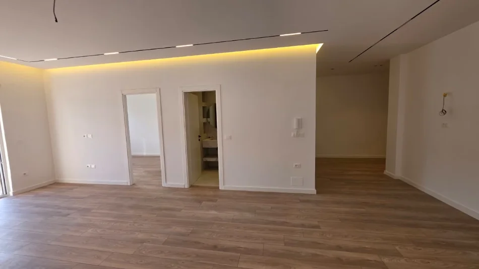 Vlore - Lungomare, shitet apartament 2+1+Aneks+Ballkon Kati 10, 118 m² 242.000 € (Lungomare, Vlorë)