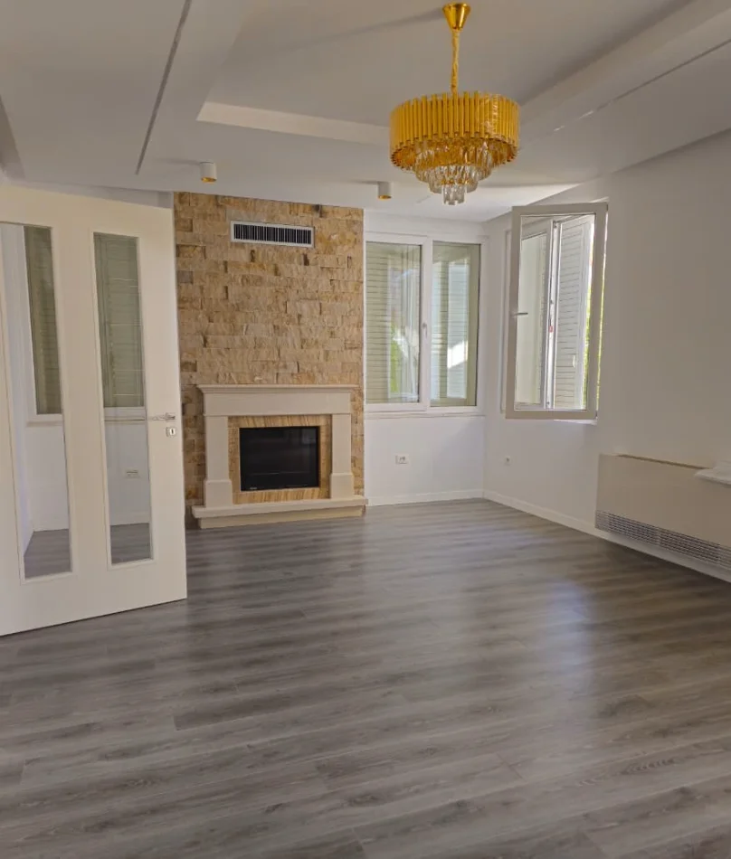 Tirane, jepet me qera Vile 5+1 , 700 m² 2.500 € 