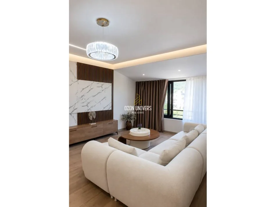 Tirane, shitet apartament 2+1+Ballkon Kati 4, 106 m² 273.000 € (Liqeni i Thatë)