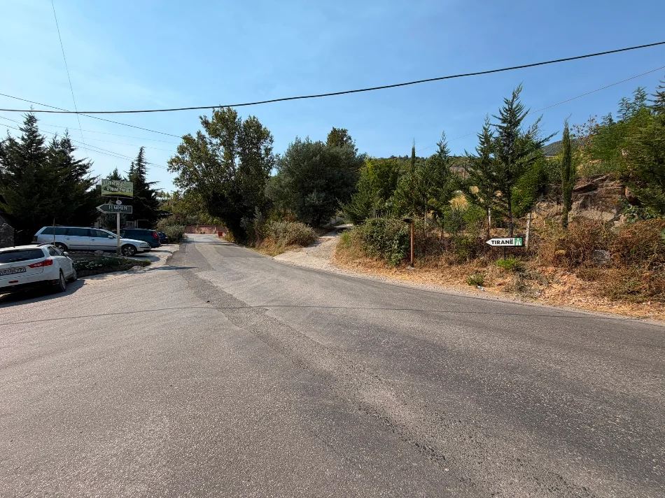 Tirane, shitet toke , 4.000 m² 300.000 € (Ibe)