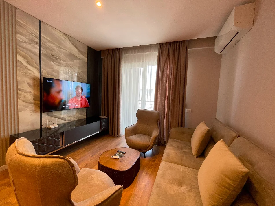 Tirane, jepet me qera apartament 1+1 Kati 6, 70 m² 800 € (Komuna e Parisit)