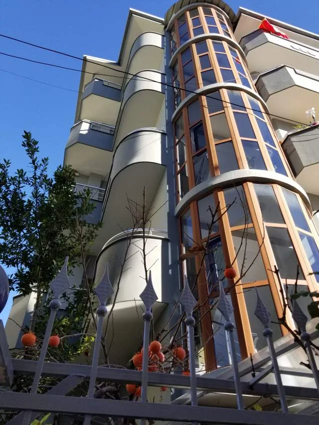 Vile 6 katëshe me garazh dhe papafingo, 730.000 Euro (Selitë)