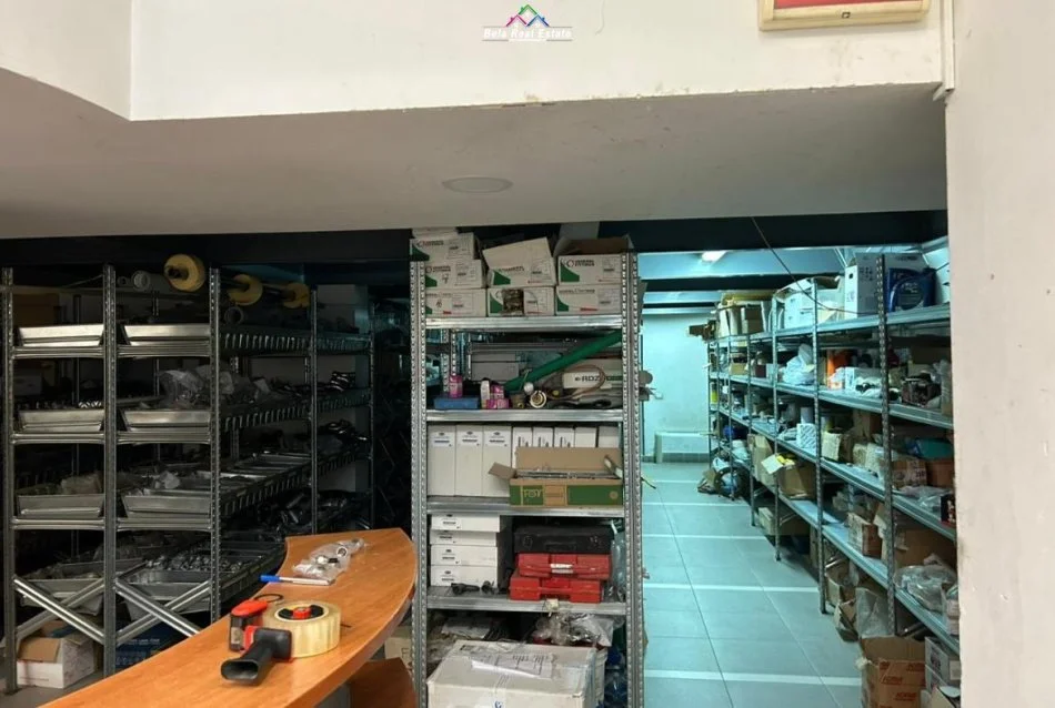 Tirane, jepet me qera zyre Kati 2, 220 m² 2.600 € (PAZARI I RI)