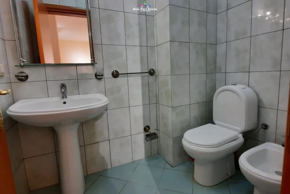 Shqiperi, jepet me qera apartament 2+1 Kati 2, 115 m² 750 € (liqeni i thate)