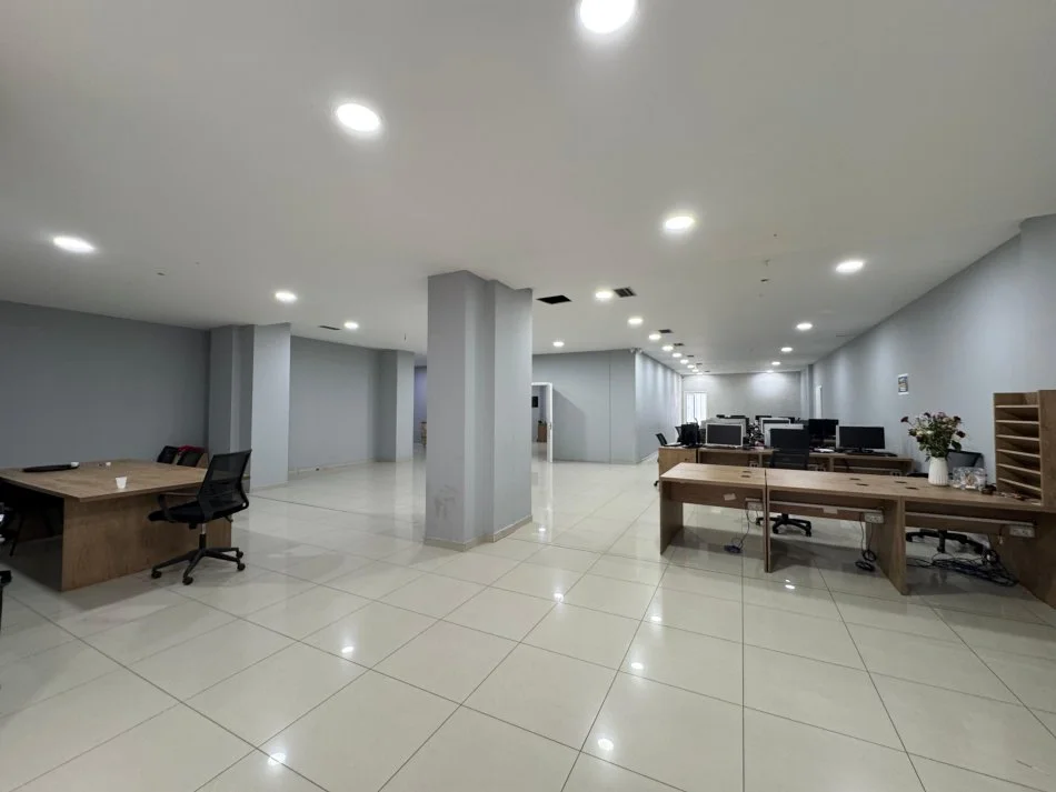 Tirane, shitet ambjent biznesi Kati 3, 755 m² 750.000 € (Astir)