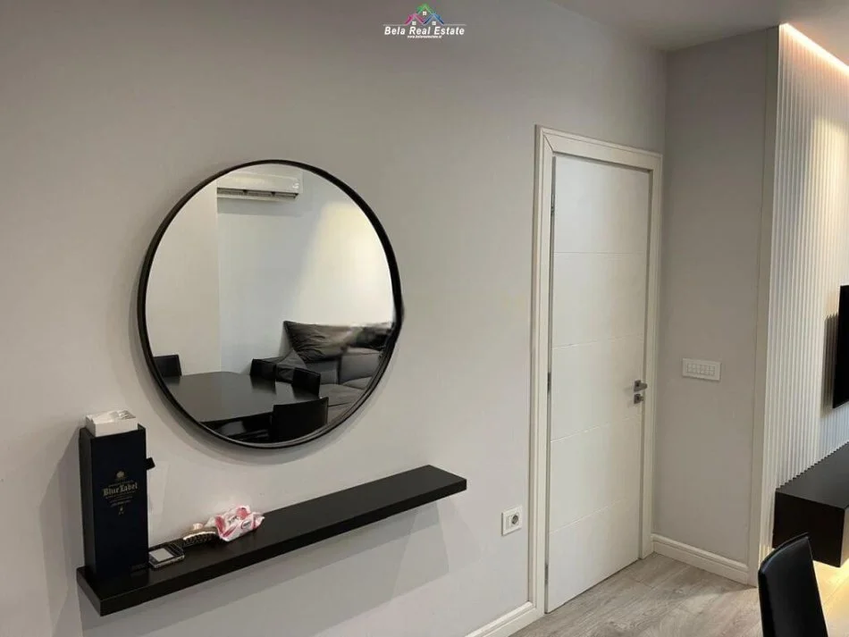 Tirane, jepet me qera apartament 2+1+Ballkon Kati 4, 95 m² 700 € (Porcelan, prane UET)