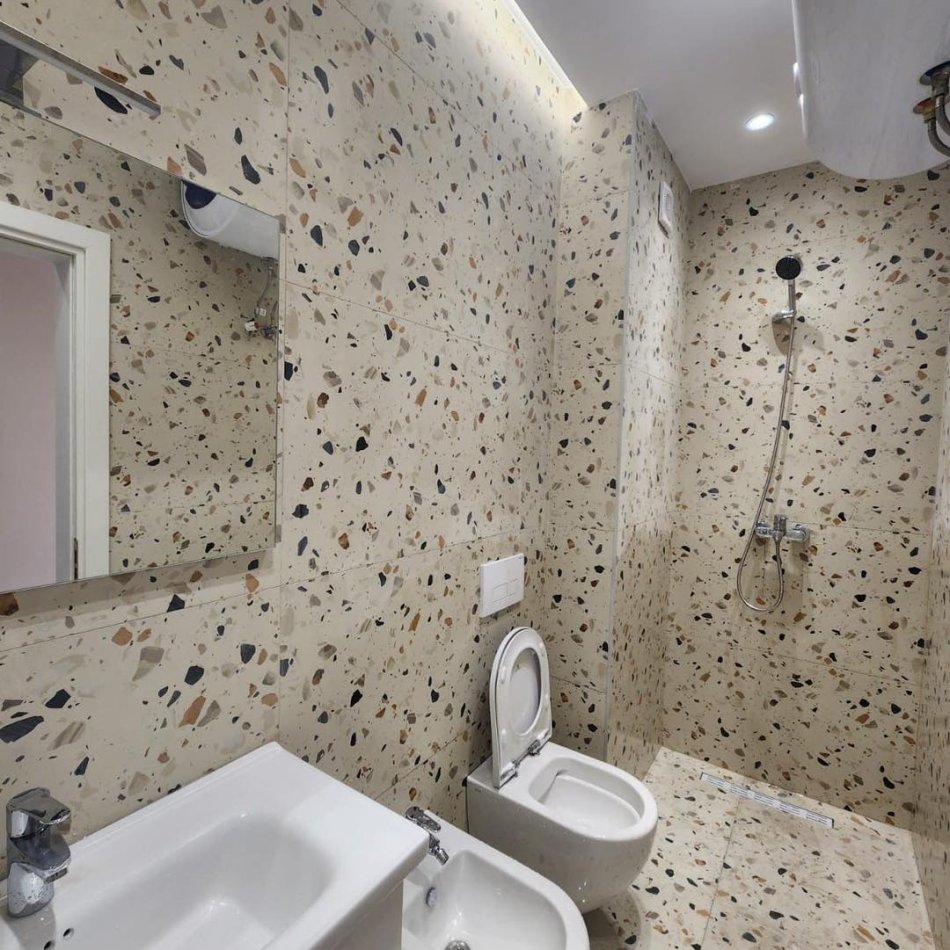 Tirane, jepet me qera apartament 1+1+Ballkon Kati 7, 65 m² 450 € (River Residence-Orion Construction)