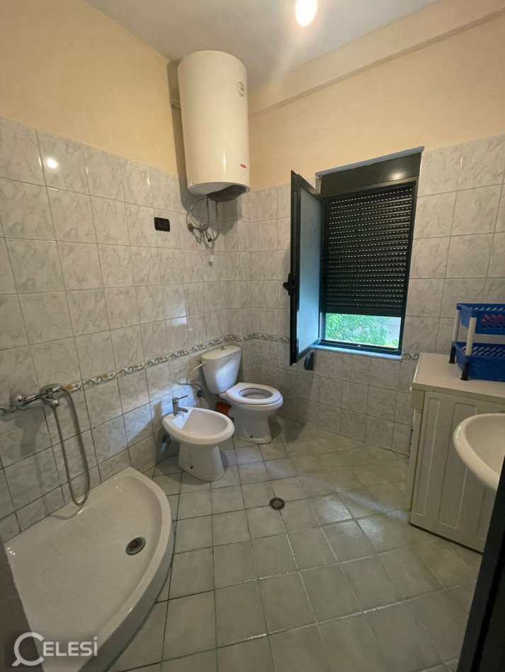 Tirane, jepet me qera apartament 1+1+Ballkon Kati 1, 60 m² 350 € (SELITE)