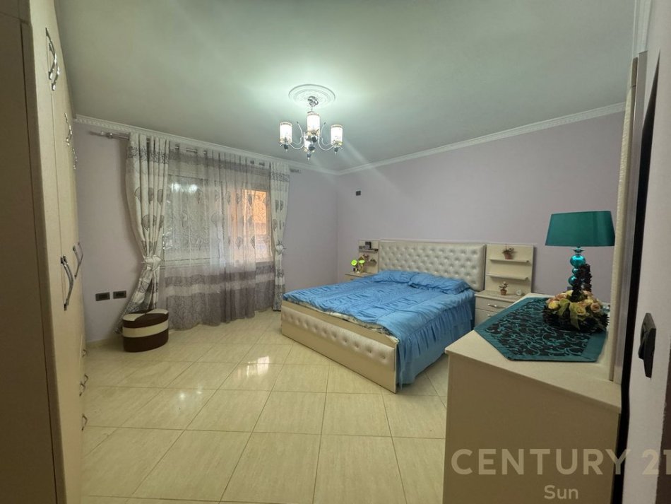 Tirane, jepet me qera apartament 2+1 , 76 m² 600 € (Rizat Cerova)