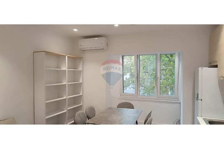 Tirane, jepet me qera apartament 1+1 Kati 4, 580 euro