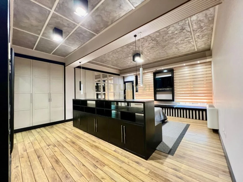 Tirane, jepet me qera apartament 2+1 Kati 4, 190 m² 1.900 € (qender)