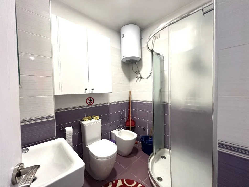 Tirane, jepet me qera apartament 2+1 Kati 4, 85 m² 650 €