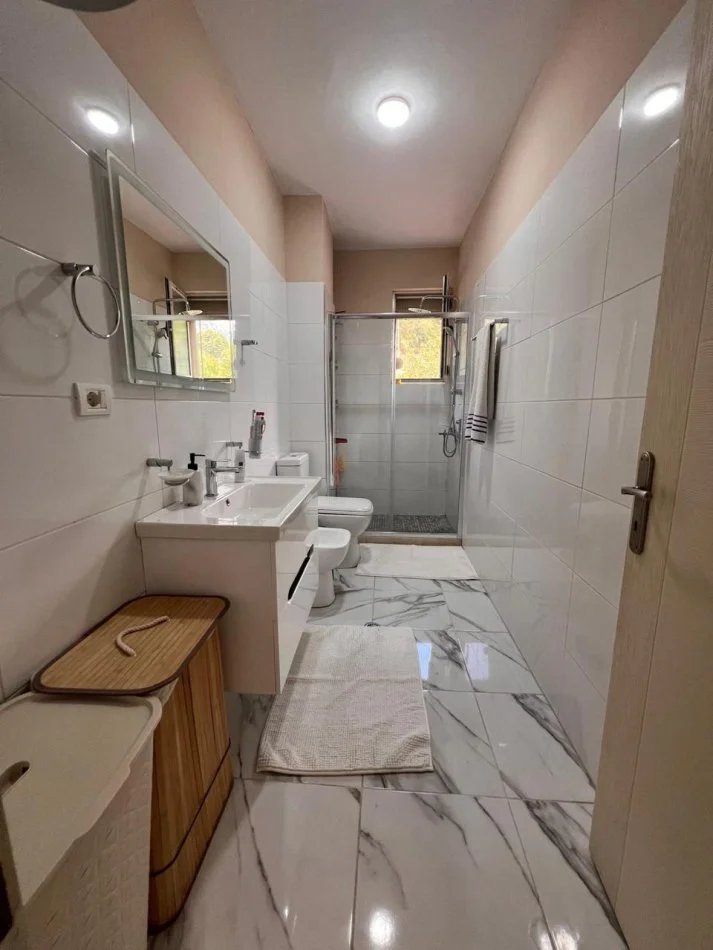 Tirane, shitet apartament 2+1+Ballkon Kati 1, 94 m² 113.000 € (fresk)