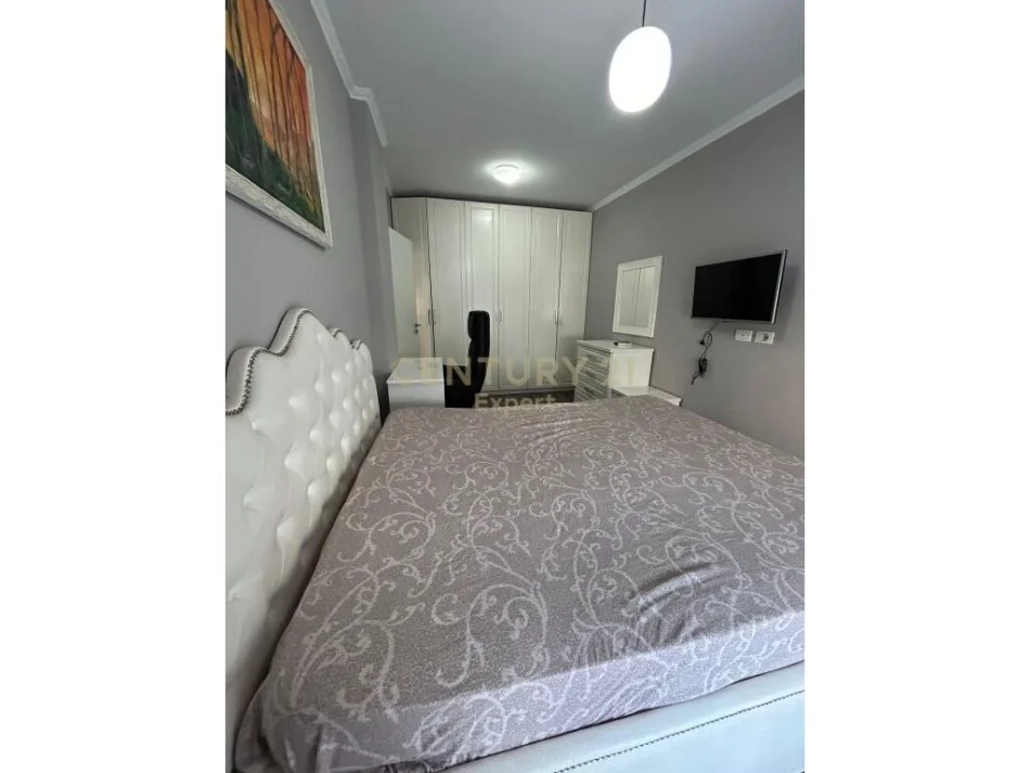 Tirane, jepet me qera apartament 2+1+Ballkon Kati 6, 80 m² 600 € (Rruga Artan Lenja)