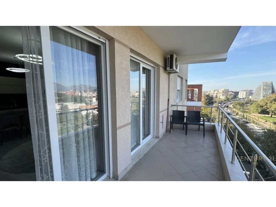 Tirane, jepet me qera apartament 3+1 , 1.200 €