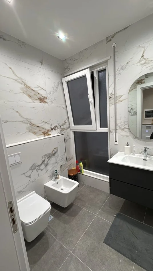 Tirane, jepet me qera apartament 2+1 , 120 m² 800 € (Trio Tower Residence, Don Bosko)