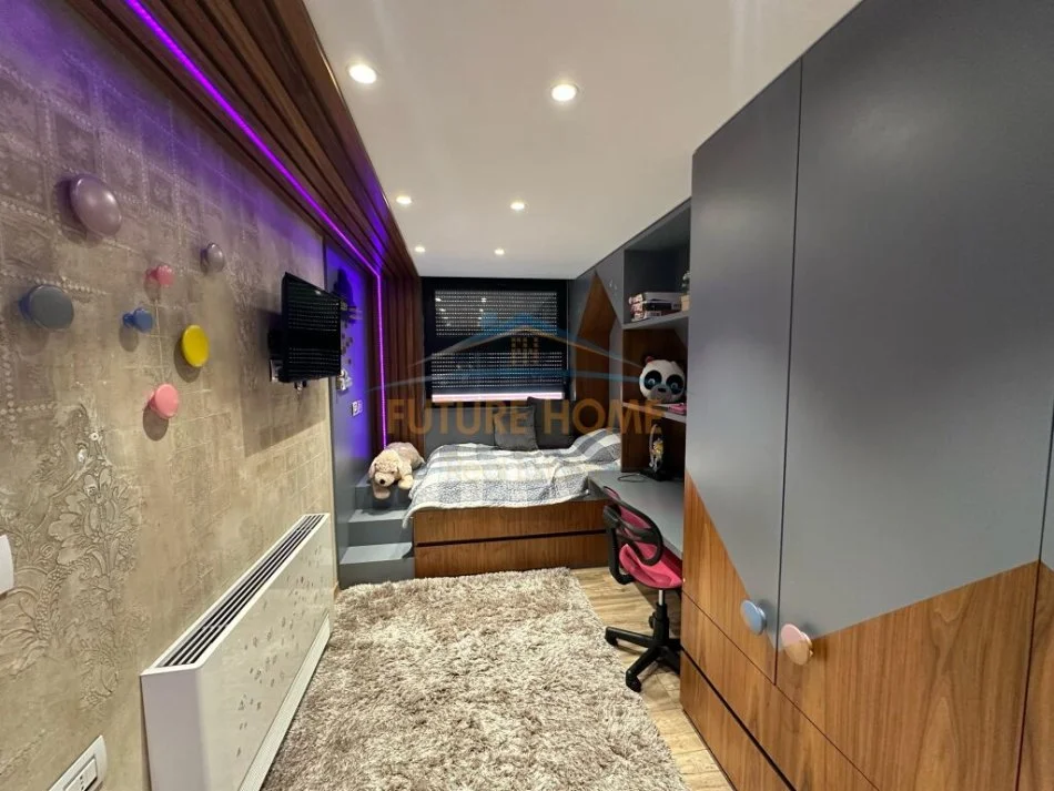 Tirane, jepet me qera apartament+verande | Penthouse 4+1+Aneks+Ballkon Kati 5, 300 m² 3.000 € (liqeni i thate)