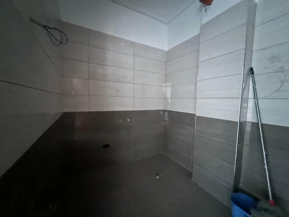Tirane, shitet apartament 3+1+Ballkon Kati 4, 139 m² 360.000 € (Komuna e Parisit)
