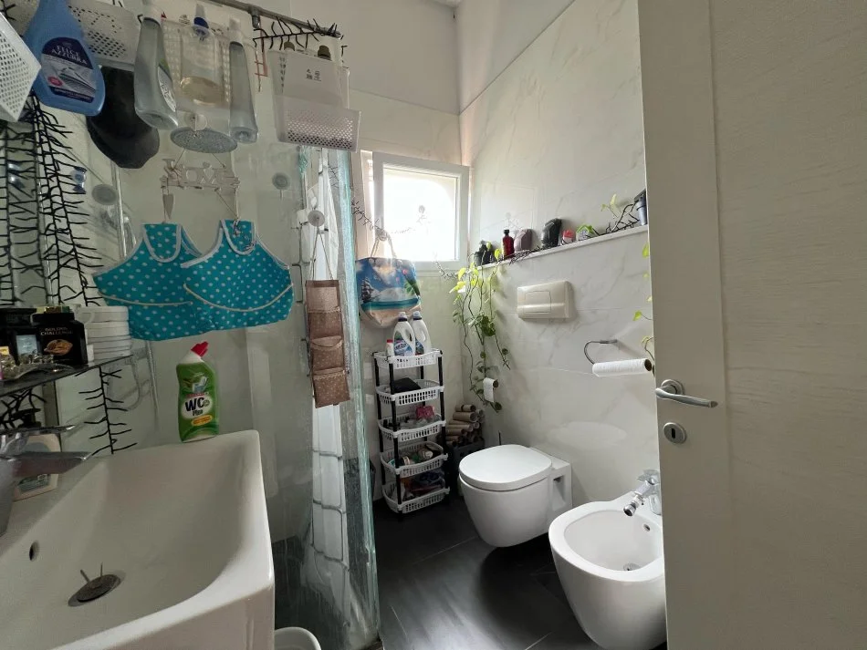 Shqiperi, jepet me qera apartament 2+1+Ballkon , 90 m² 1.500 € (Long Hill Residence)