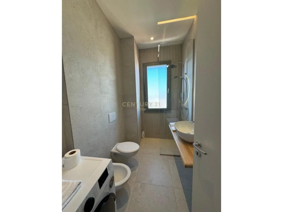 Tirane, jepet me qera apartament 1+1 Kati 7, 65 m² 550 € (Oxhaku)