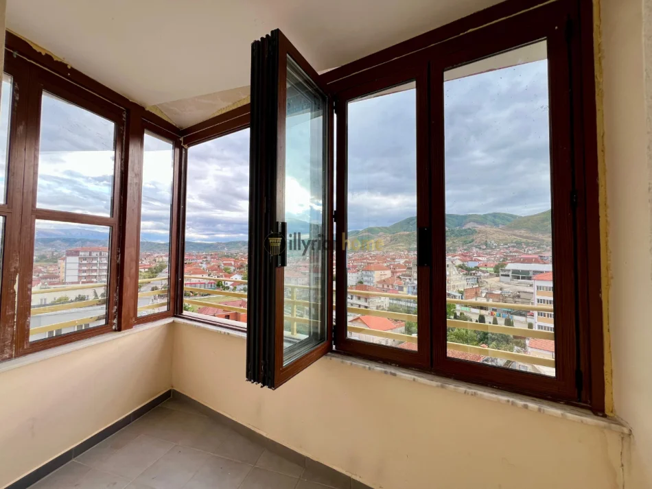 Pogradec, shitet apartament 2+1+Ballkon Kati 8, 135.000 €