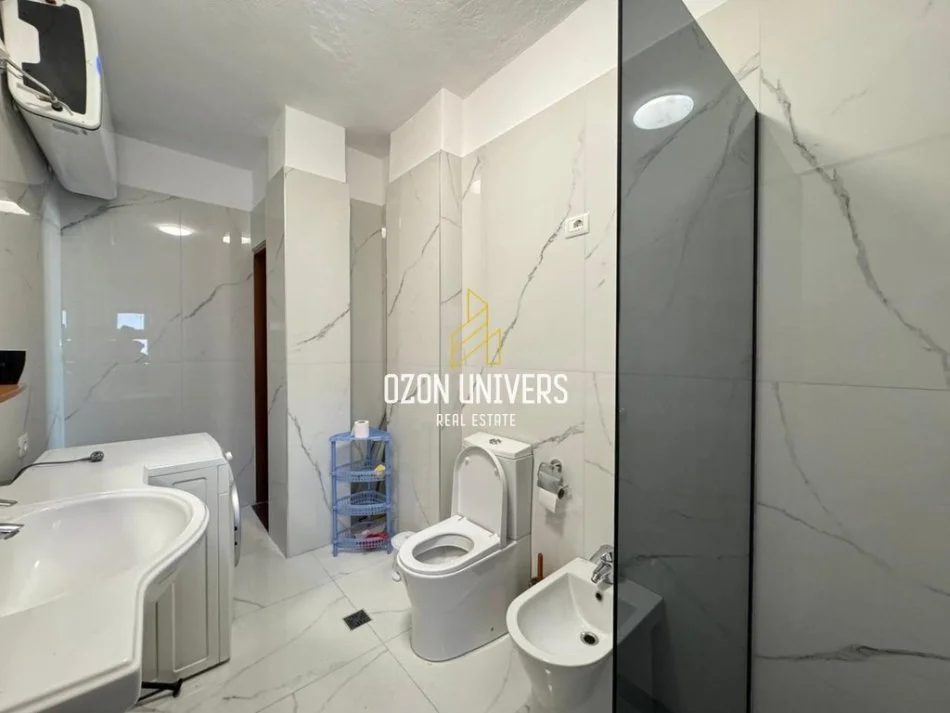 Tirane, jepet me qera apartament 2+1+Ballkon Kati 8, 95 m² 750 € (Bllok Tirana, Albania)