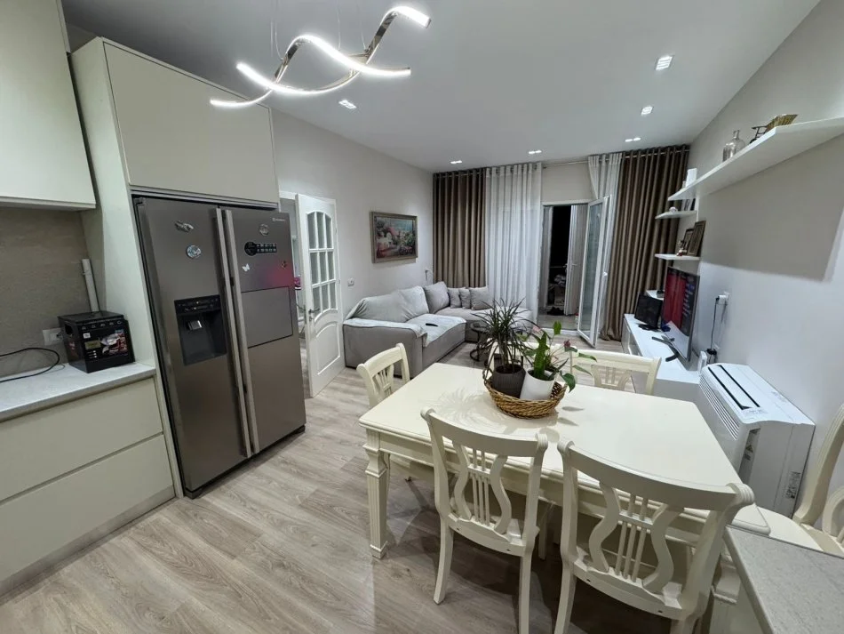 Tirane, jepet me qera apartament 2+1+Aneks+Ballkon Kati 2, 115 m² 800 € (DON BOSKO)